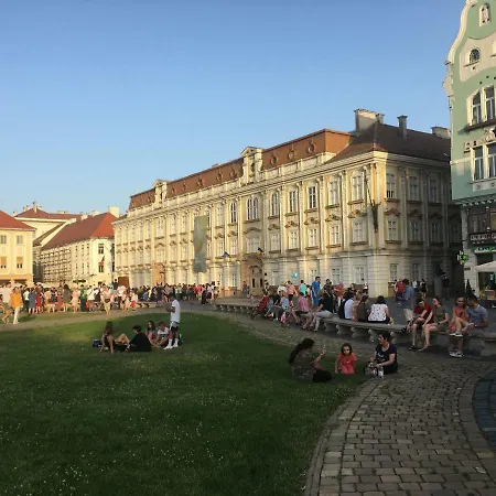 Ultracentral Old Town Apartment *